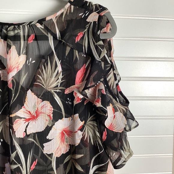 Liz Claiborne Floral Cold Shoulder Top Blouse 
Size XXL BLACK& Pink Ruffles - Picture 6 of 8